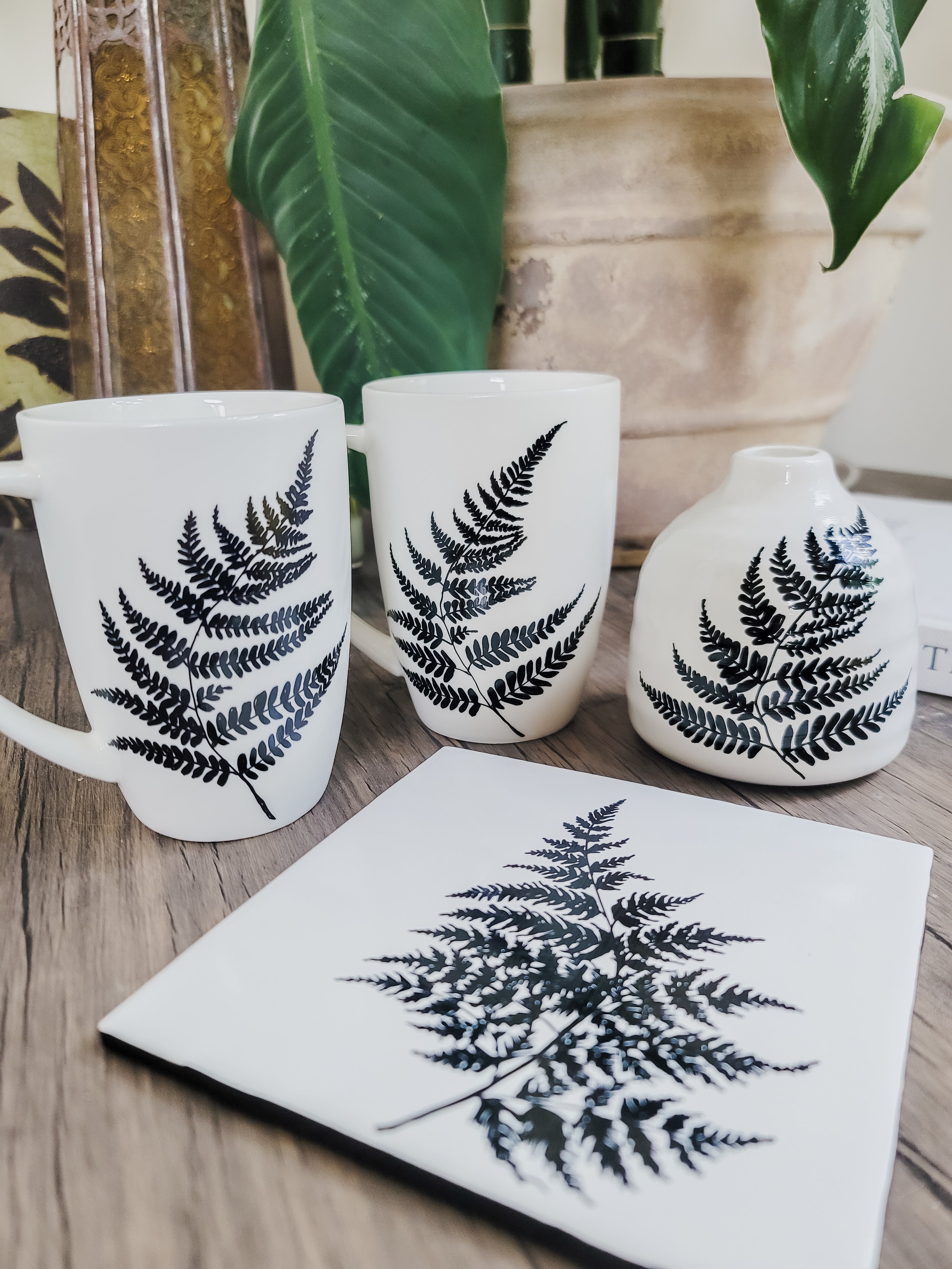 Fern & Flourish Dark Framed Tile